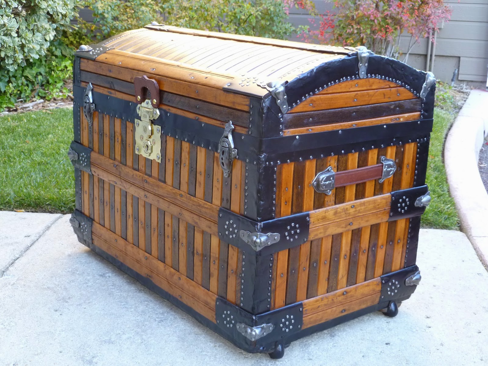 ANTIQUE FURNITURE PARTS FURNITURE PARTS, RESTORATION PARTS, TRUNK