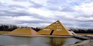 A Man Built A Gold Pyramid Home in Illinois And Found Mysterious Energy