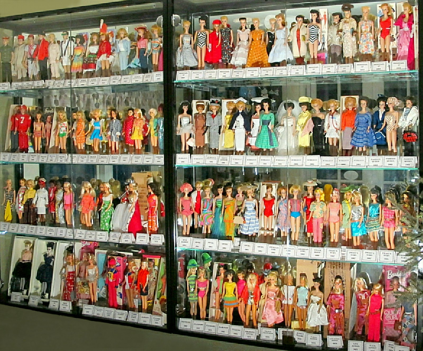 Barbie doll cupboard Outlet
