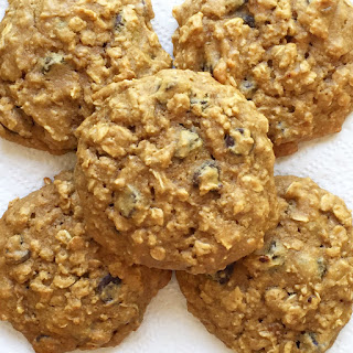 Close up of Healthy Oatmeal Breakfast Cookies by www.smokeandvanilla.com - An easy recipe for soft, chewy, and healthy oatmeal peanut butter chocolate chip breakfast cookies. Gluten free, low carb, and just one simple substitution to make them Paleo too! http://bit.ly/2q1ZZjC