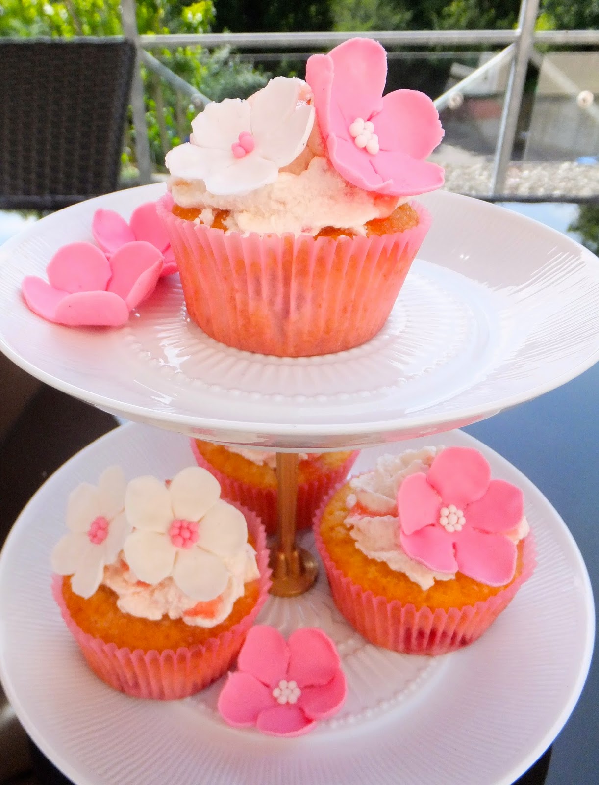 Ramona&amp;#39;s Bäckerei: Erdbeer-Cupcakes mit Erdbeer-Buttercreme-Frosting