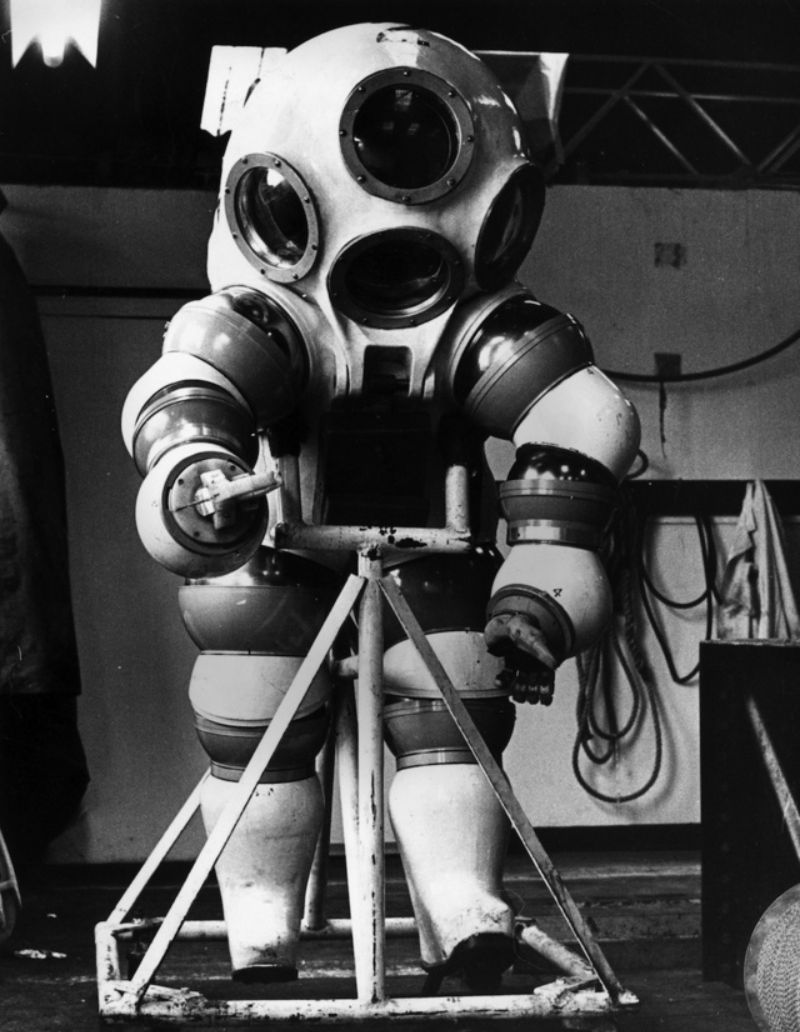 21 Strange and Wonderful Diving Equipments and Gears From the Late17th to the Mid20th Century