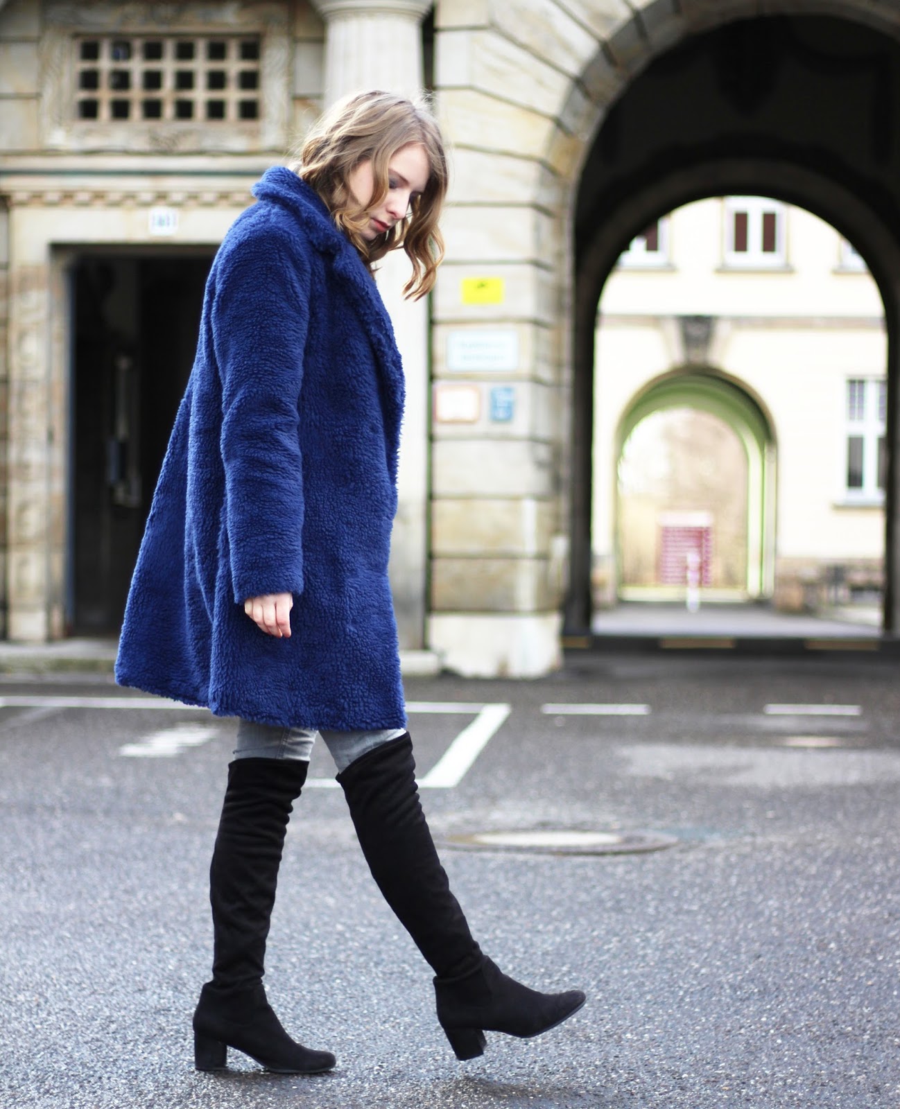 Neues Blogdesign Outfit Blauer Teddy Mantel The Fashionable Blog