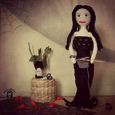 crochet morticia, crochet addams family, halloween crochet, magic with hook and needles, vendula maderska design, crochet doll