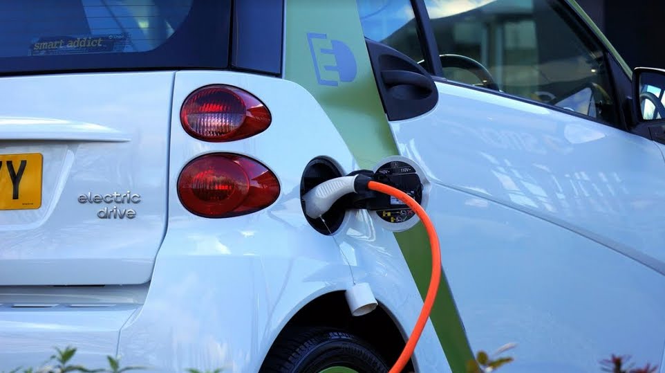 Auto elettriche: come procede il mercato in Italia e quali sono i vantaggi delle auto green