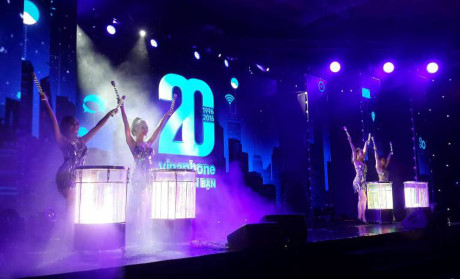 Mung sinh nhat 20 tuoi, VinaPhone khuyen mai len den 10 ti dong - Anh 1