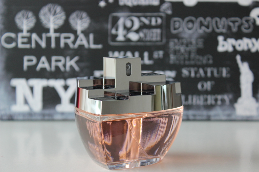 dkny heart shaped perfume
