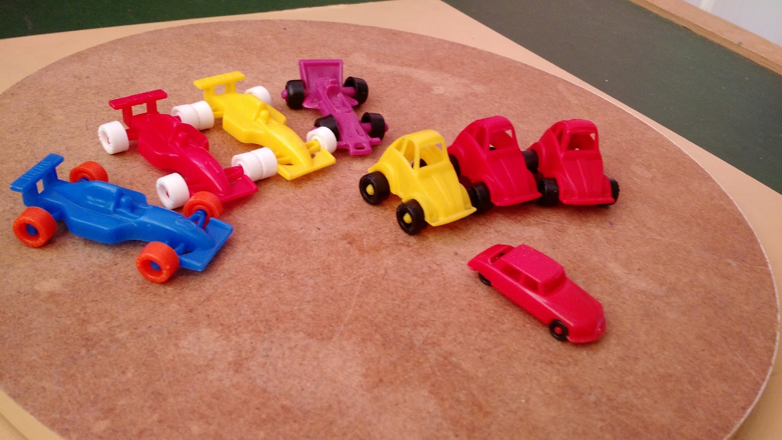 Carro De Corrida De Brinquedo Antigo Para Crianças Capturado Em Um