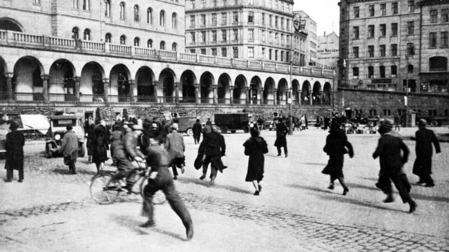 9 April 1940 worldwartwo.filminspector.com Oslo citizens