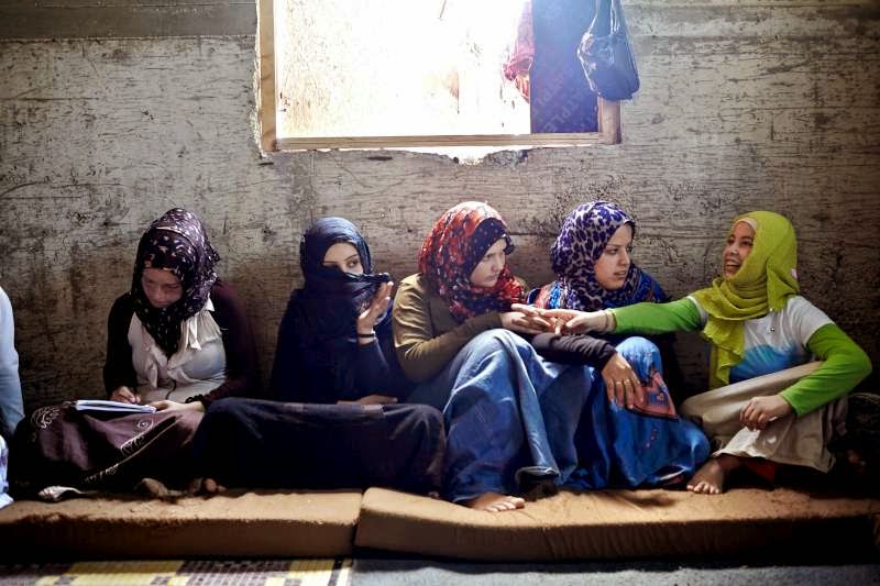 ما يعادل إحياء خذ نزهة  أماني عبده: اللاجئات السوريات: زواج أم تجارة جنسية؟!