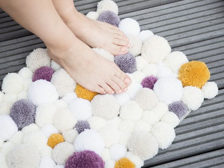 How to MAKE POM POMS CARPETS Day Diy