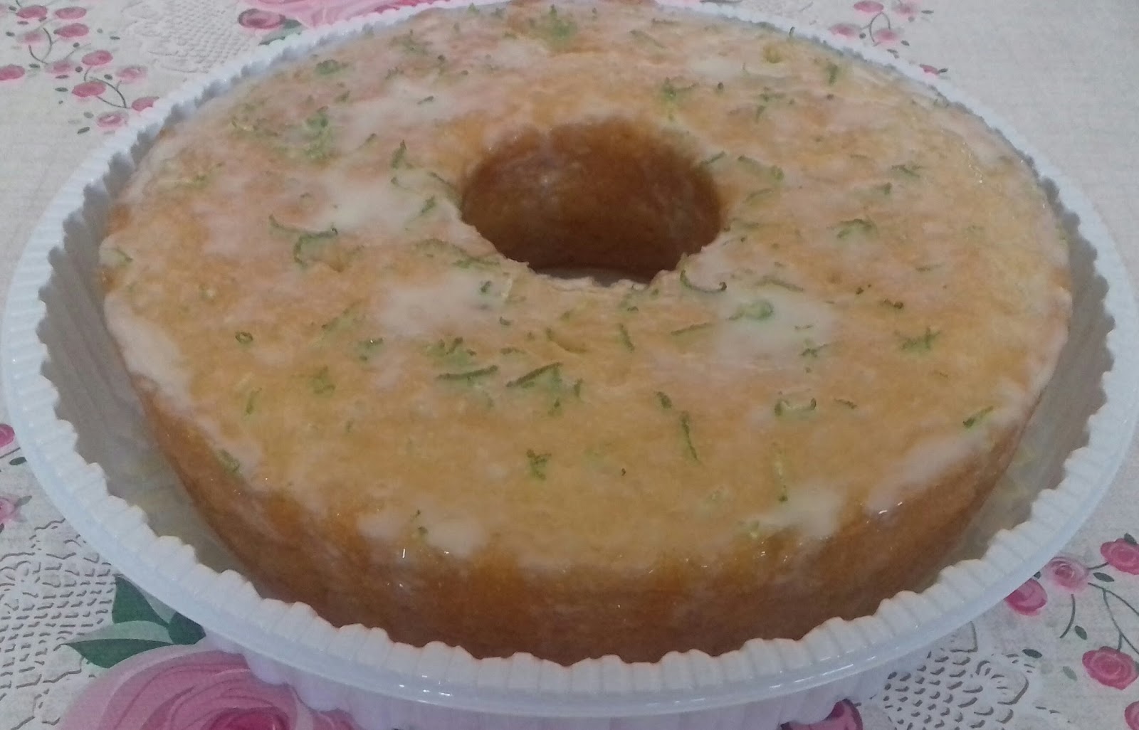 Fabrica de Bolo Vó Alzira - Carapicuiba - Nosso delicioso bolo de Natal,  feito com bolo de nozes e coberto com uma generosa camada de calda de leite  condensado e frutas cristalizadas !