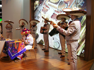 Mariachis en stand México, Fitur, round the world, La vuelta al mundo de Asun y Ricardo, mundoporlibre.com