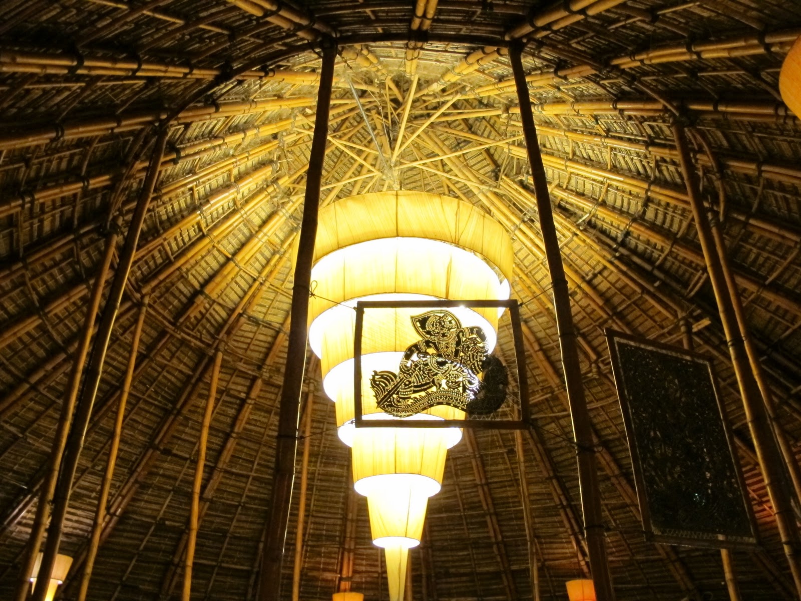 KOMITU Bamboo "Island Bar" in Siem Reap's night market