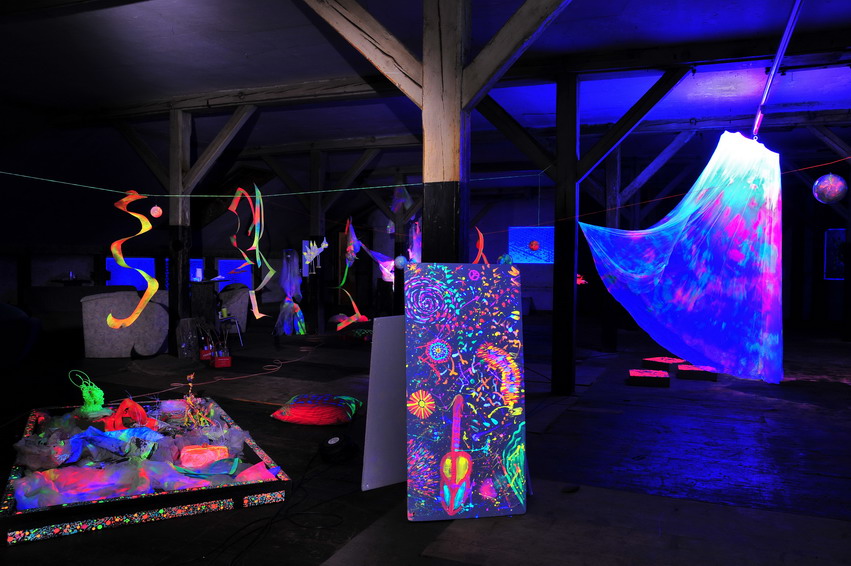 interaktive installation - urgeometrie in uv-licht : Interaktive Schwarzlicht Installationen im ...