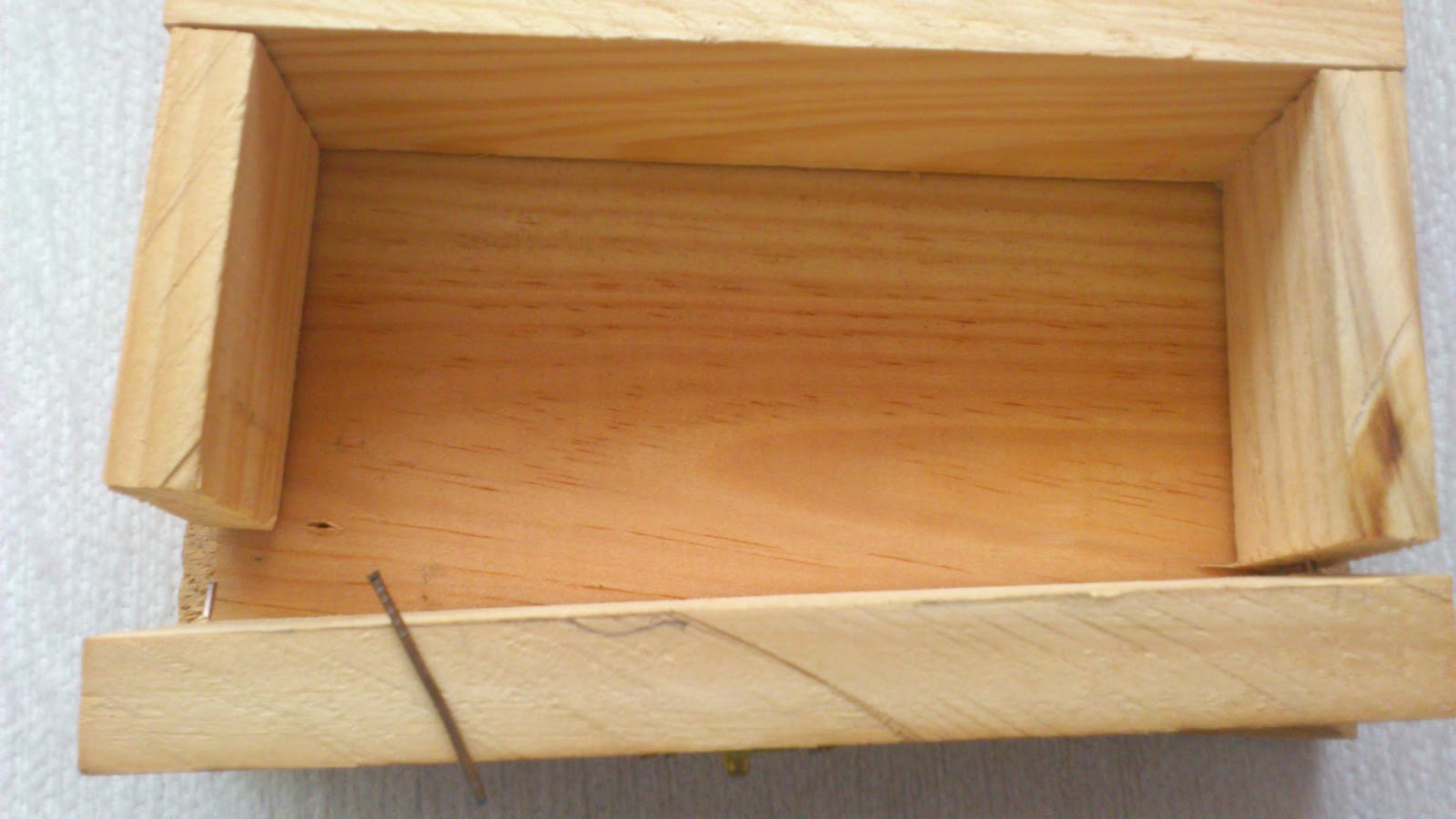 MADERA DE MINDI: Tu pequeño cofre de madera y esa tela...