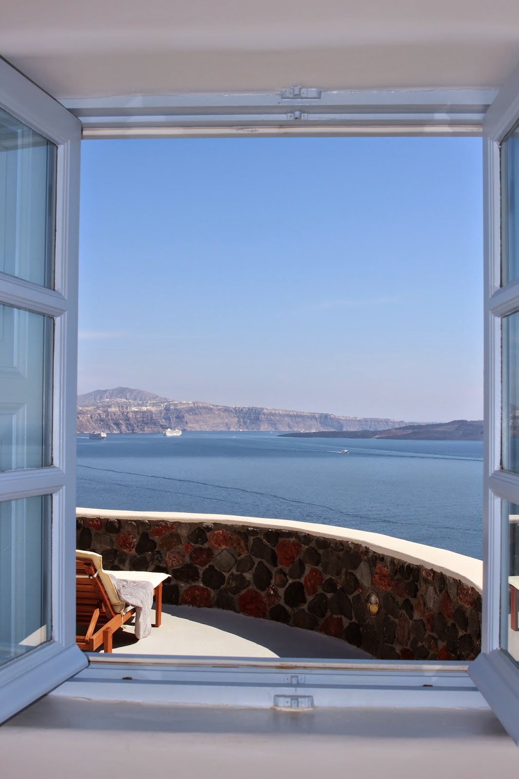 Oia and Pezoules: Where to stay on the Island of Santorini