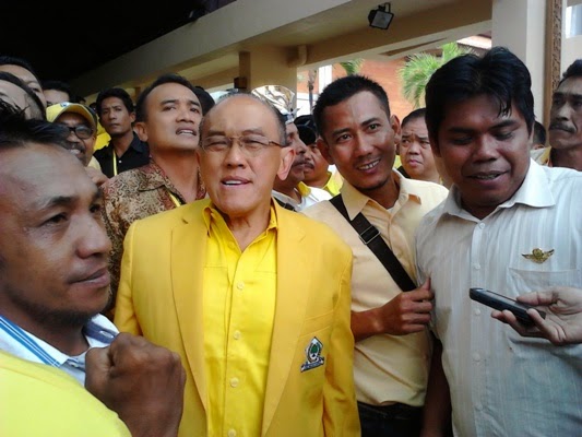 Sempat Siap Tandingi Ical, Airlangga Akhirnya Mundur