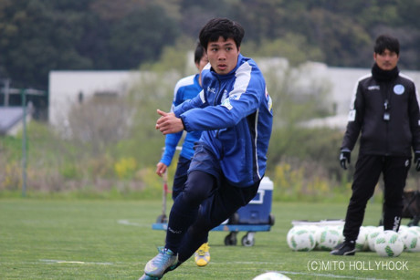 Cong Phuong 'an banh ve' ngay truoc khi ve Viet Nam - Anh 2