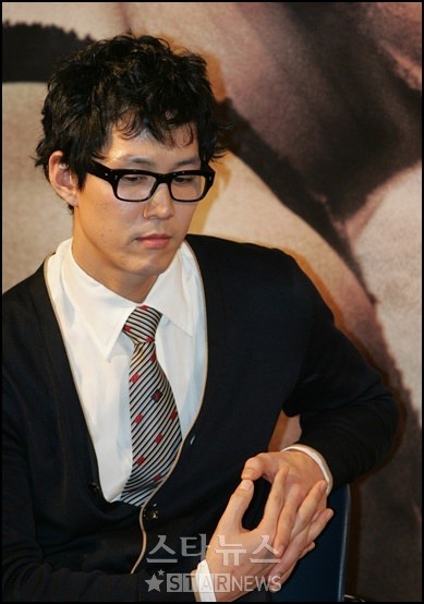 웃을 때 소년같이 웃는 이정재 .jpg | 인스티즈