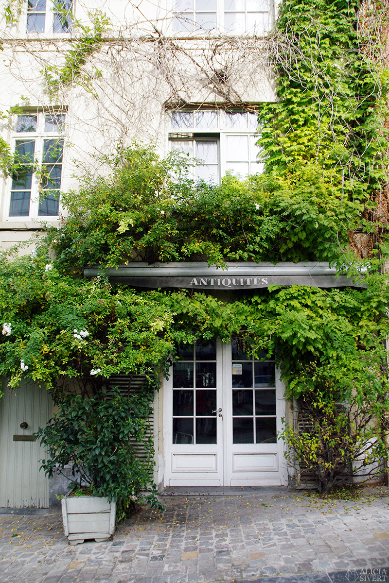 Antiques store in Brussels. Photo by Alicia Sivertsson.