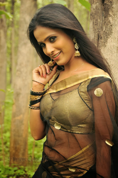 prashanthi in sleevless blouse from her upcoming movie anaganaga ala jarigindi