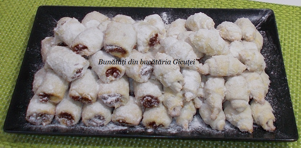 Cornulete fragede cu untura si smantana Bunătăți din bucătăria Gicuței