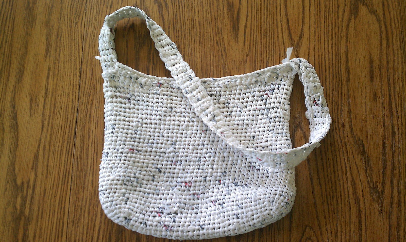 Totaleigh Me Making a Purse or Tote Out of Plastic Grocery Bags