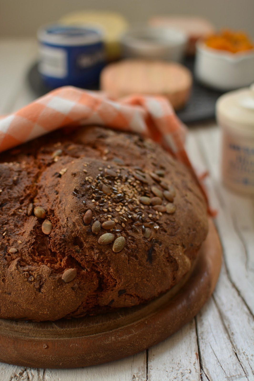 L'omin di panpepato: pane rustico ai semi Vetrina bianca tirolese