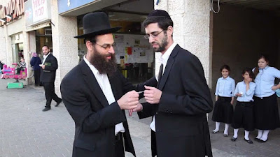 Ari Goldwag - Hashem Loves You