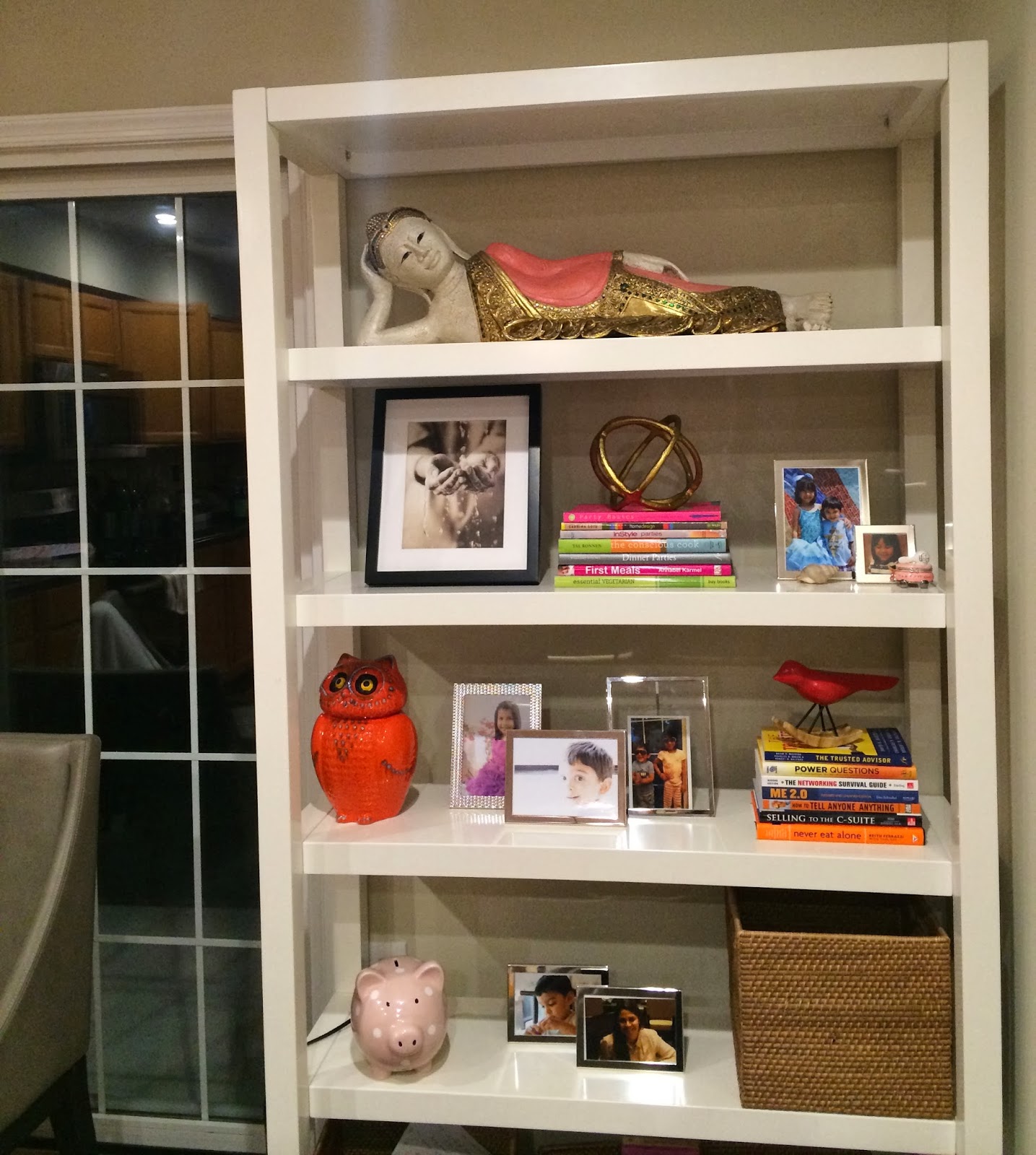 HEY MAMA online! Shelfscaping How to arrange and decorate your