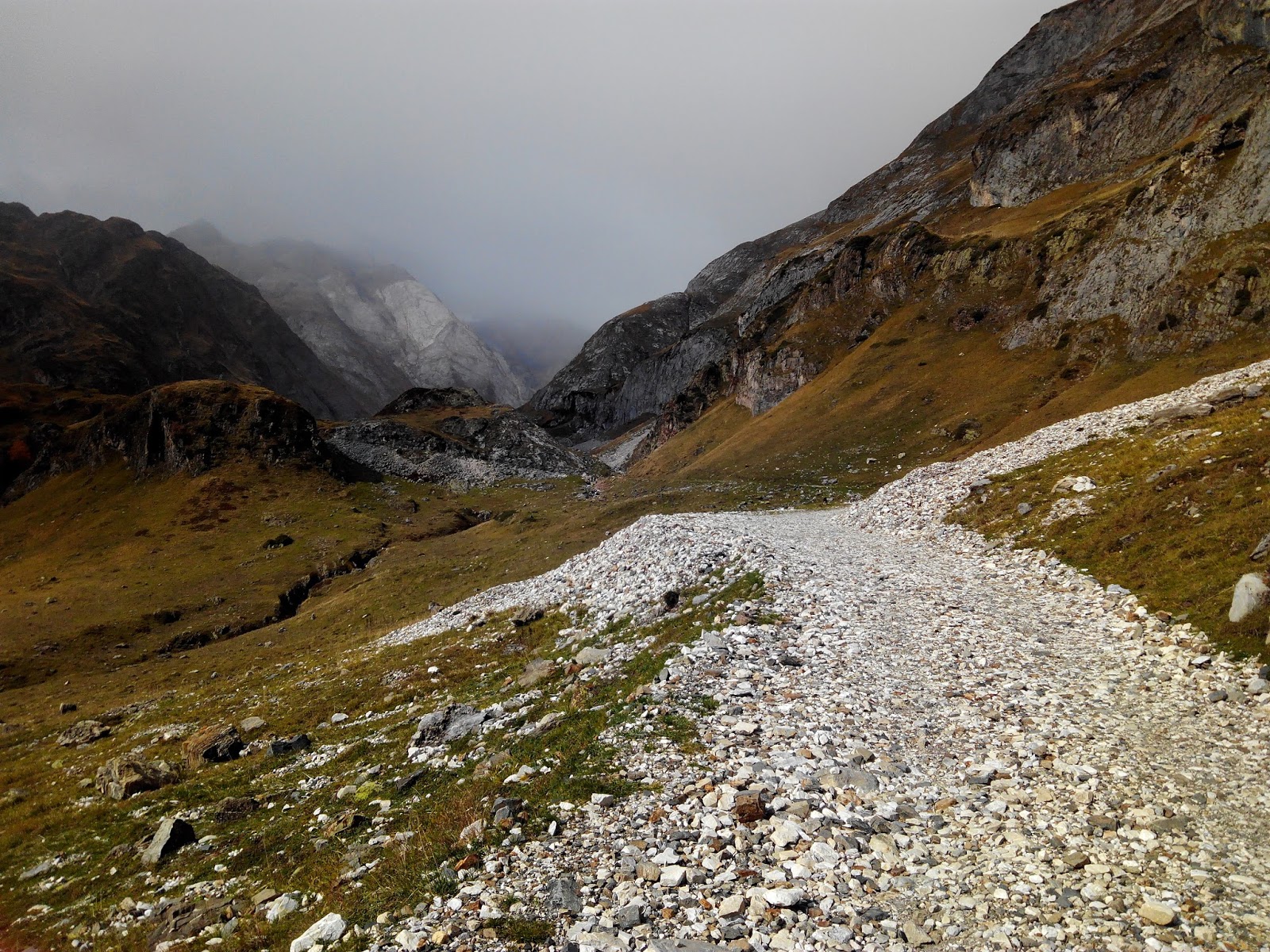 DuRMieNDo coN MaRMoTaS Pitón Carre 3197m, Punta Chausenque 3204m y