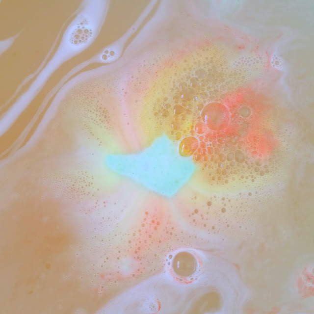 LUSH Halloween 2016 Autumn Leaf bath bomb review