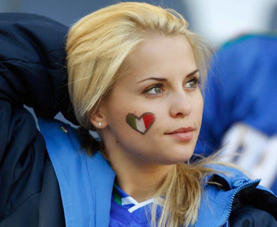 WM Brasilien 2014: sexy heissen Mädchen-Fußball-Fan, schöne Frau Unterstützer der Welt. Ziemlich Amateur girls, Bilder und Fotos  Italia italianas