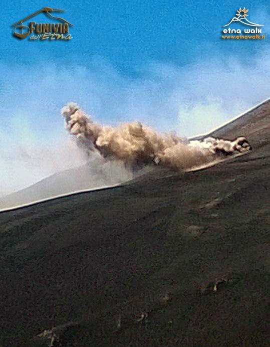 Emission de cendres sur le volcan Etna, 25 juillet 2014