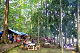  Kabupaten Bogor merupakan sebuah kabupaten di jawa Barat yang mempunyai suasana yang sejuk Inilah Daftar 12 Tempat Wisata di Bogor Jawa Barat