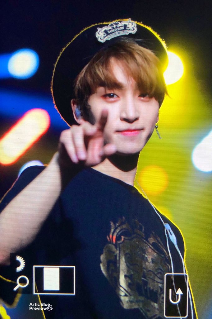 베레모 착장한 더보이즈 하드털이.jpgif | 인스티즈