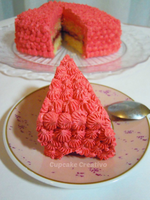 Tarta Corazón de Vainilla con Trocitos de Fresas - Cupcake Creativo