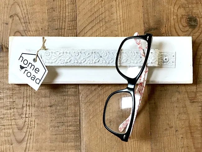 A place to organize your eyeglasses