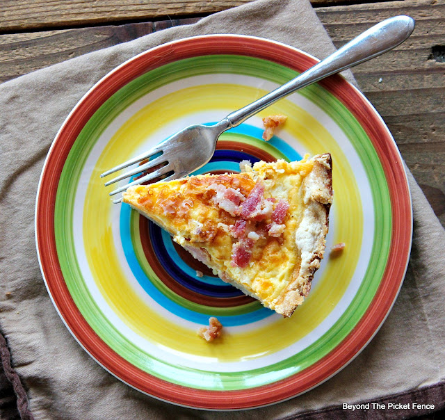 quiche, bacon, eggs, gluten free, pie crust, cheese, recipe, http://bec4-beyondthepicketfence.blogspot.com/2016/01/foodie-friday-bacon-cheddar-quiche.html
