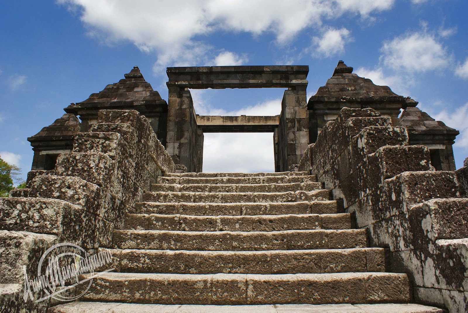 Indonesia Sungguh Indah: Keraton Ratu Boko, Istana Kedamaian dan