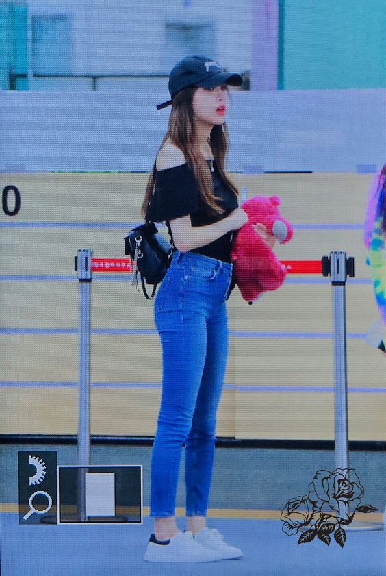 BLACKPINK Rose's Figure Is On Another Level, Skinny Jeans BLACKPINK Rose's Figure Is On Another Level, Skinny Jeans