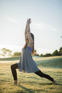 Manfaat Pose Yoga untuk Kesehatan Tubuh dan Tips memilih pakaian Yoga