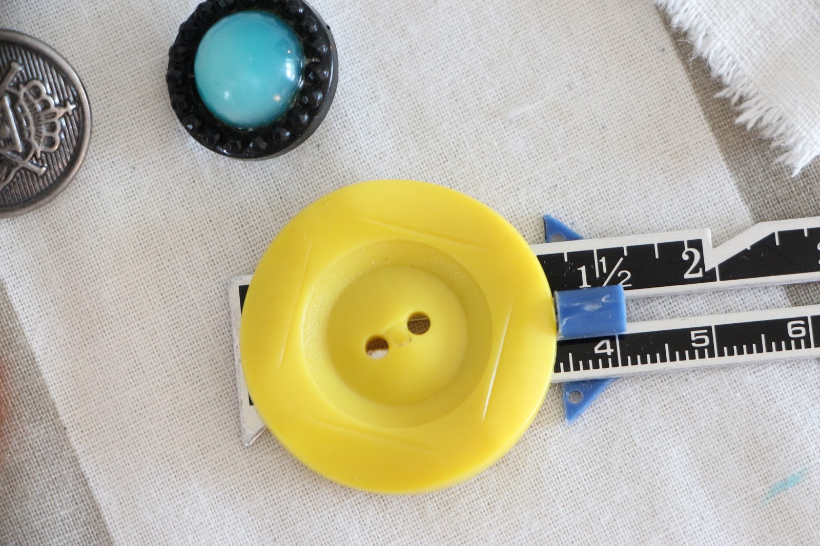 How to Sew a Buttonhole Without a Special Foot! Palindrome Dry Goods