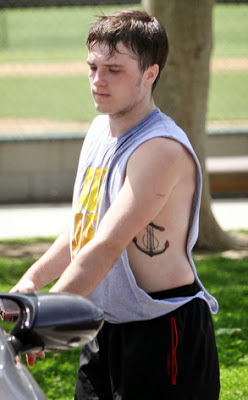【写真】ジョッシュ・ハッチャーソンの恥ずかしい写真が流出！? Josh Hutcherson's Full-frontal Naked