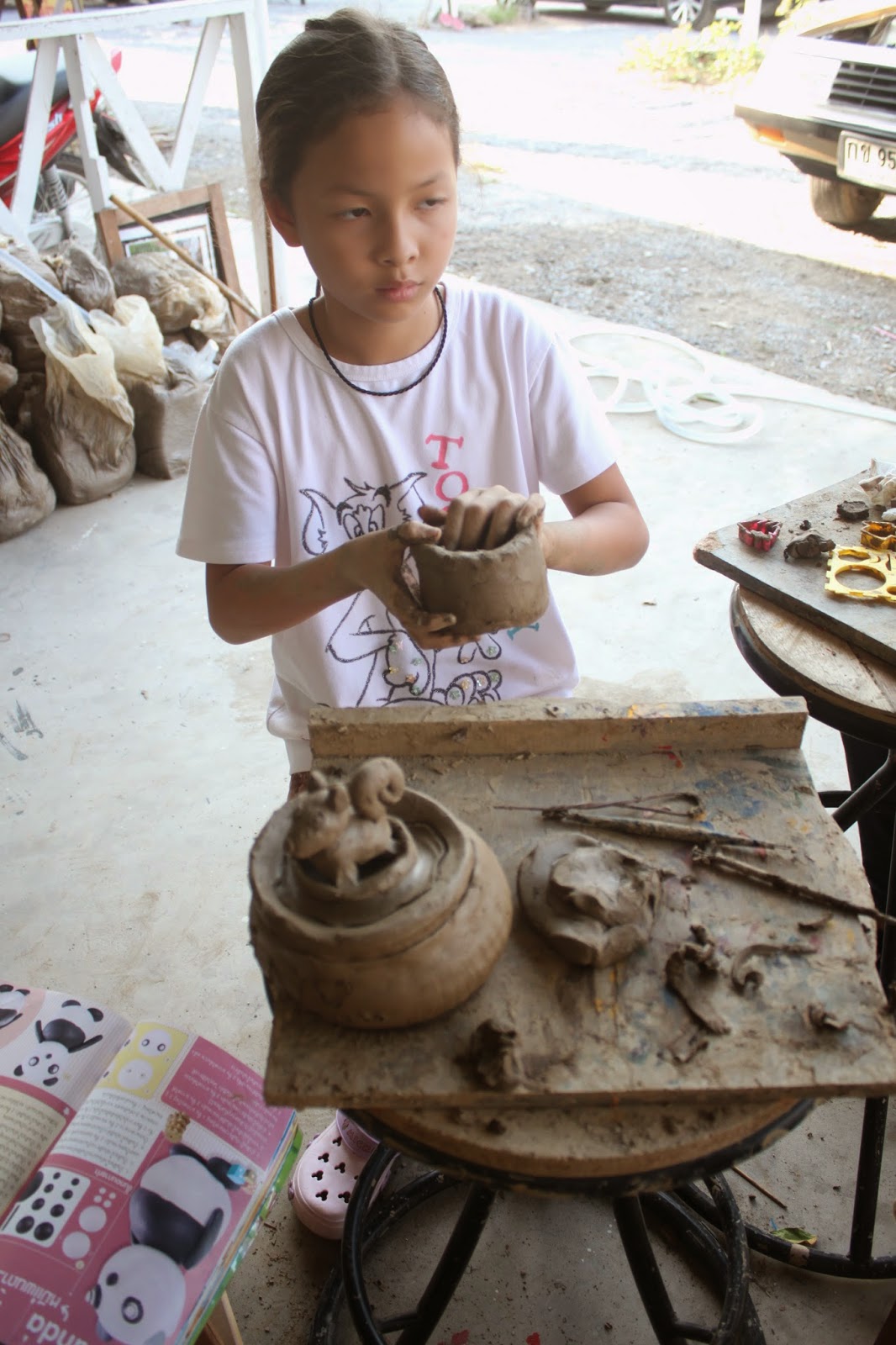 ThaiJoe บ้านปั้นดินเผา Clay and pottery The only pottery
