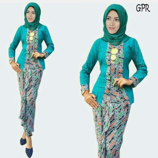 20 Model Baju Batik Terbaru Kombinasi Hijab Tampil Cantik