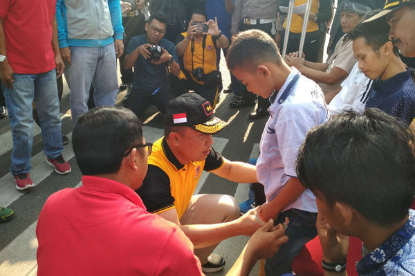 Polda Jabar Berikan Tangan Dan Kaki Palsu Kepada Korban Kecelakaan Polda Jabar Berikan Tangan Dan Kaki Palsu Kepada Korban Kecelakaan