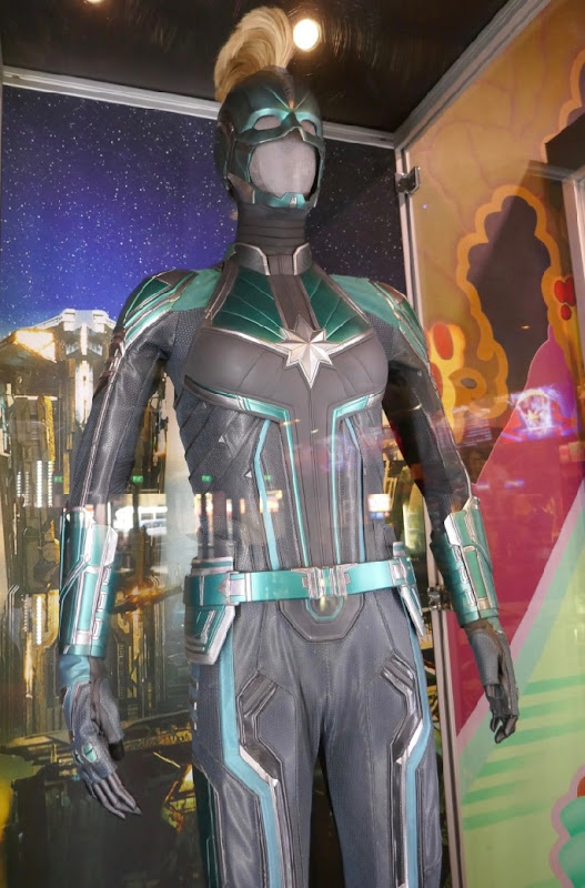 Vers Starforce costume Captain Marvel