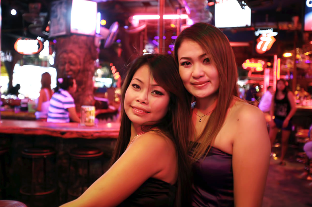 Тайку за деньги. Тайланд девочки. Девушки Тайланда фото реальные. Девушки ночного Тайланда. Русские девушки в Таиланде.
